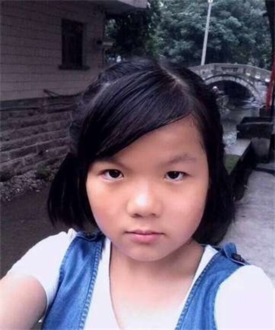 女孩受伤前 央视新闻.jpg