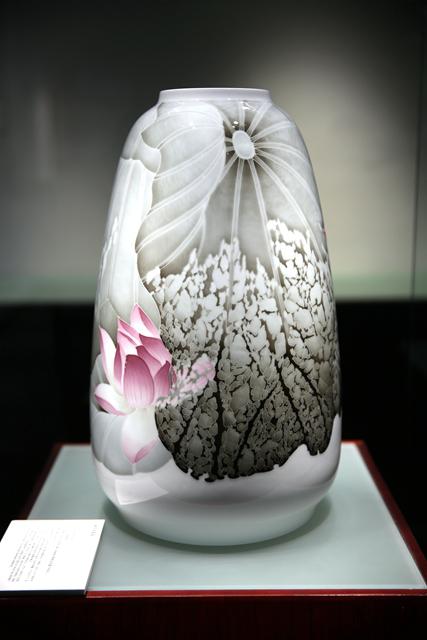 陈扬龙作品《何荷瓶》.jpg
