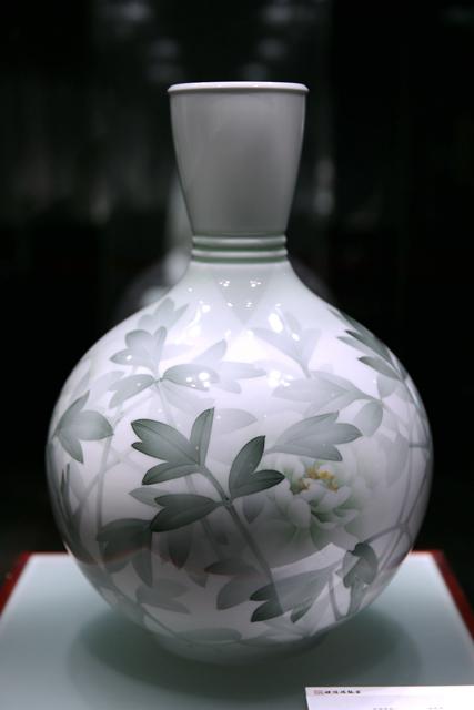 陈扬龙作品《丛中笑瓶》.jpg