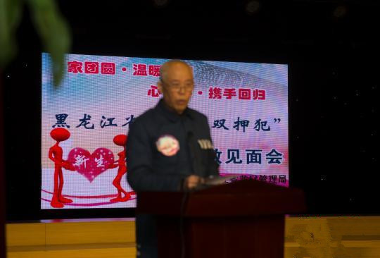 黑龙江 38对“服刑夫妻”高墙内吃团圆饭 李炜 摄.jpg