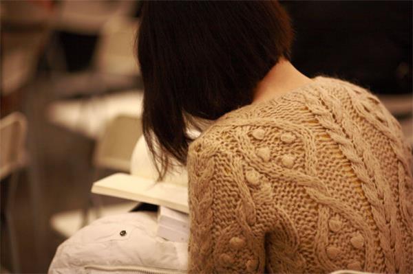 女读者.jpg