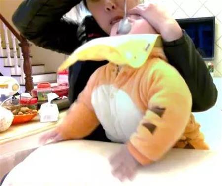 虐童_看图王.jpg