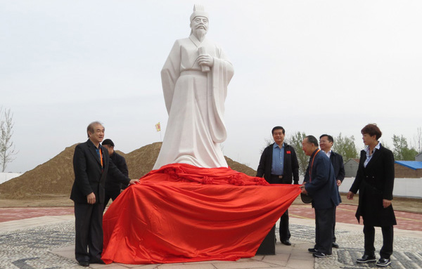 董子石像揭像.jpg