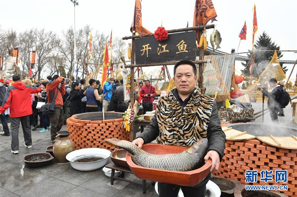 哈尔滨：传统民俗迎开江2017042403_副本.jpg