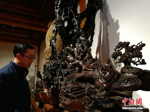 图为馆藏的木质雕刻艺术品.jpg