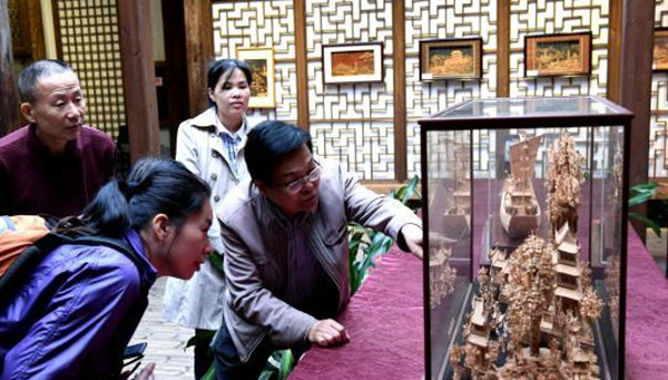 福州举办软木画展　近百年“非遗”焕发生机03_副本.jpg