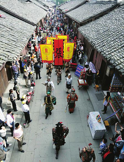 民俗表演“张飞巡城”.jpg