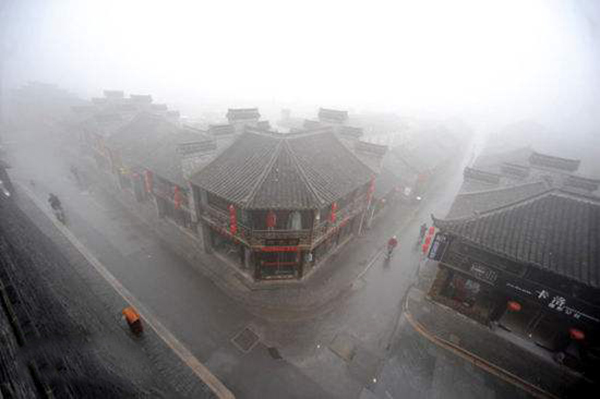 扬州市东关街雾海.jpg