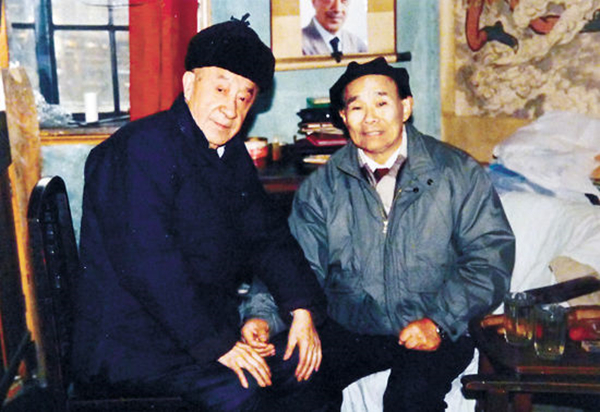 上世纪80年代，中国动画史上两位巨匠钱家骏(右)和万籁鸣的合影_副本.jpg