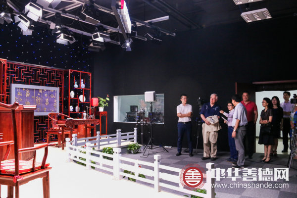 科尔波特一行考察中华善德网直播间.jpg