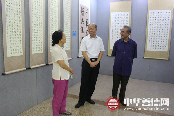 2 刘晓江与著名书法家杨骥川、爱新觉罗·恒炎交谈_副本.jpg
