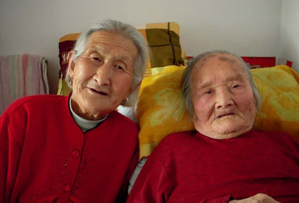 张公兰与婆婆.jpg