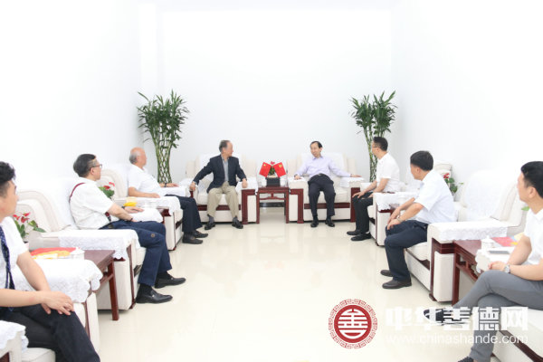 龙宇翔与郁慕明亲切会谈.jpg