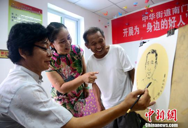图为画像活动现场。　河北邯郸丛台区委宣传部提供　摄2_副本.jpg