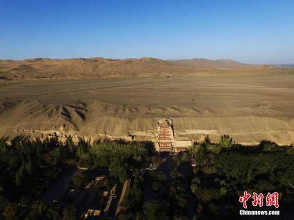 空中俯瞰世界遗产敦煌莫高窟蔚为壮观(资料图)。杨艳敏 摄 _副本.jpg