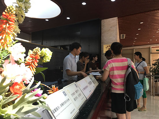 九寨沟地震后第二日，成都金沙遗址博物馆正常开放，游客参观秩序井然。（图片来源：国家文物局官网）.jpg