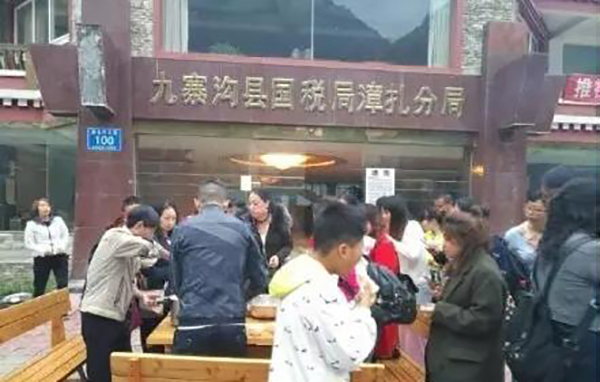 爱心早餐传温暖.jpg