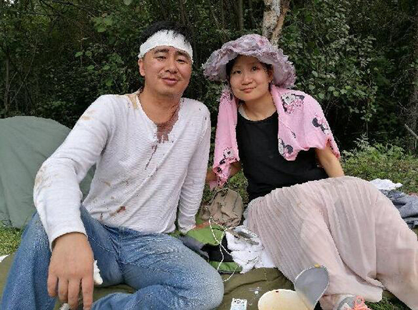 到九寨纪念结婚10周年，危险来临丈夫扑身护妻子.jpg
