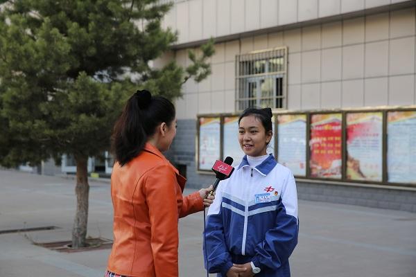 娜迪热艾买尔江.jpg