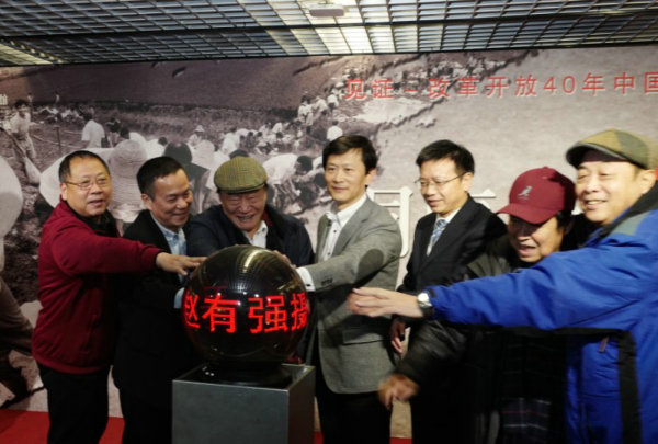 李舸、刘尚军、朱宪民、王玉文、罗更前和中共常德市委常委、宣传部长胡丘陵，常德市政协第六届常务副主席肖朝敬共同启动开幕仪式.jpg