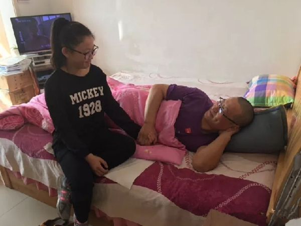 田珉凯栗和父亲在一起.jpg