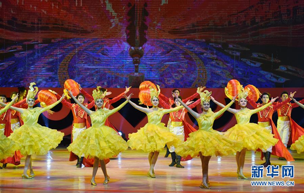 2月4日，演员在表演开场舞《祥瑞中国》.jpg