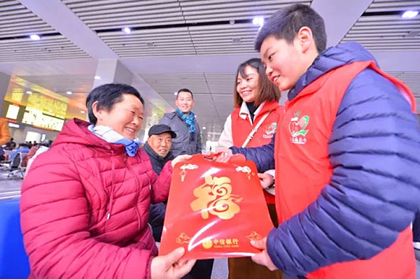 小小春运志愿者01.jpg