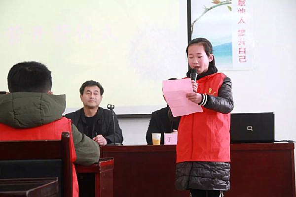 学生代表宣读承诺书.jpg