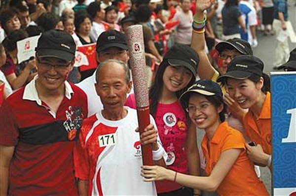 2008年，谢亮为北京奥运会火炬手。.jpg
