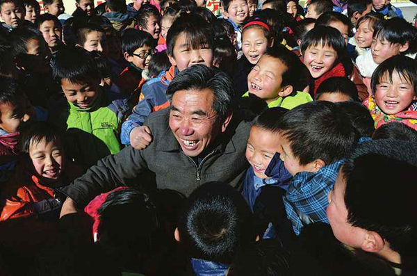 马维帅和他的孩子们在一起.jpg