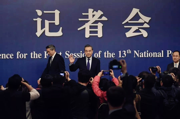 王毅_600.jpg