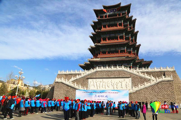 4月14日，北京市门头沟区志愿者服务队助力打好三大攻坚战活动启动仪式在门头沟区永定楼广场举行。.jpg