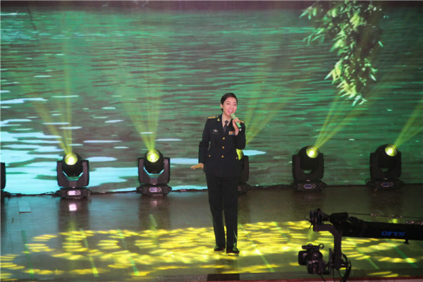 陈思思演唱《柳叶湖美》《这一刻》《美丽之路》.jpg