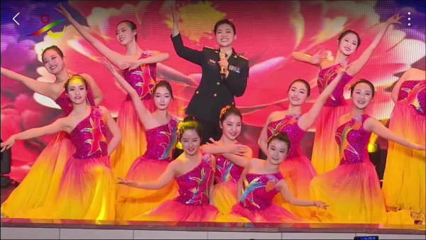 陈思思与常德市第七中学学生同台演出.jpg