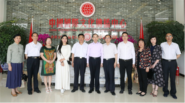 与会人员合影.jpg