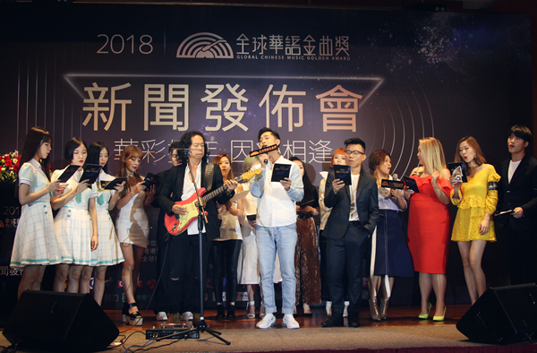 艺人们现场助力打call.jpg