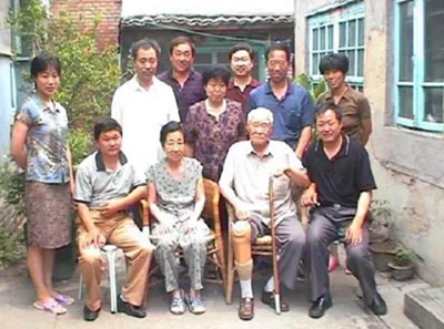 前排右二.png