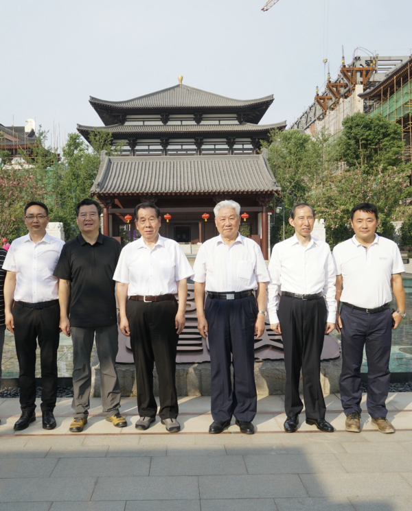 参观合影.jpg