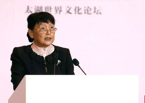 十一届全国政协副主席、太湖世界文化论坛名誉主席张梅颖致辞.jpg