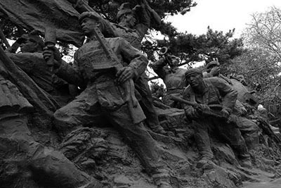 烈士雕塑.jpg