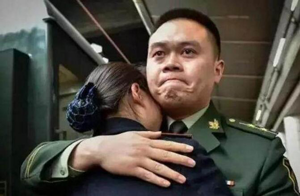 老公是军人，老婆是列车员.jpg
