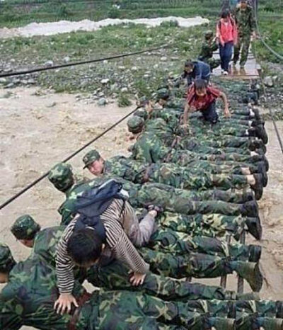 新兴镇寿荣索桥.jpg