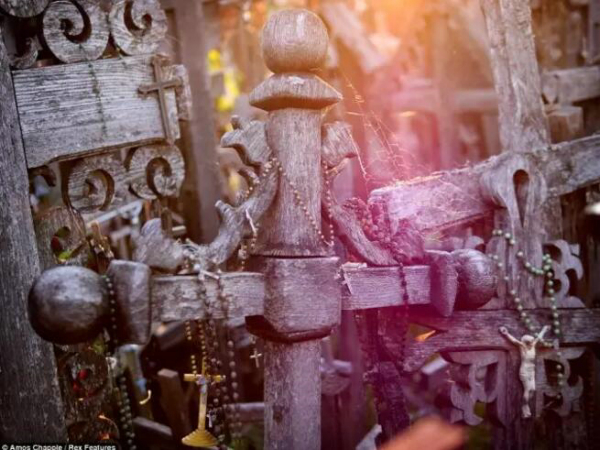 十字架山The Hill of Crosses—表达爱与感恩.jpg
