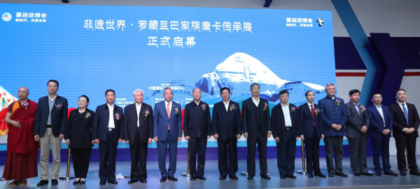 合影.jpg