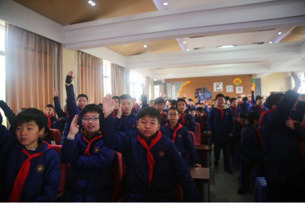 同学们踊跃提问.jpg
