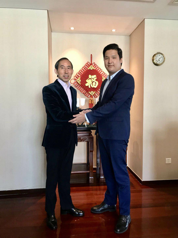 龙宇翔与托赫塔尔.jpg
