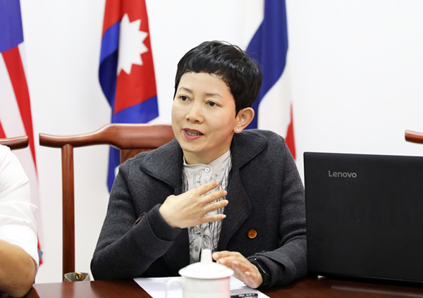 杨晶.jpg