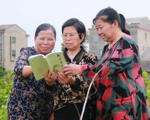 蒋慕平：丈夫一把火烧掉两箩筐作品后，她拿下中国首届农民文学奖！